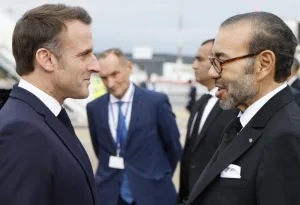 ماكرون يشيد بالعلاقات الإستثنائية والفريدة بين الرباط وباريس