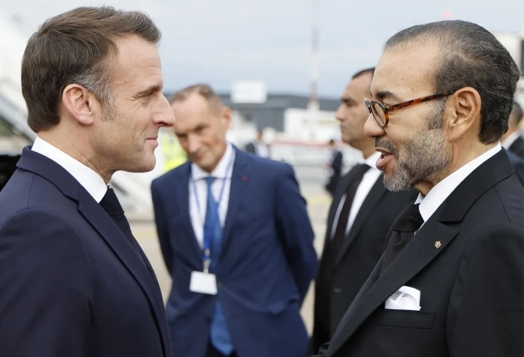 ماكرون يشيد بالعلاقات الإستثنائية والفريدة بين الرباط وباريس