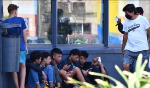 إسبانيا تسوّي أوضاع أكثر من 20 ألف شاب مهاجر … والمغاربة في الصدارة !