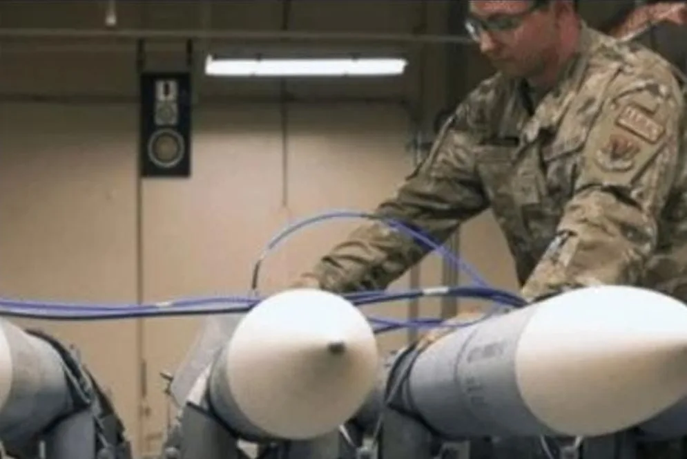 المغرب يعزز قواته العسكرية :       صواريخ أمريكية متطورة محمولة جوا