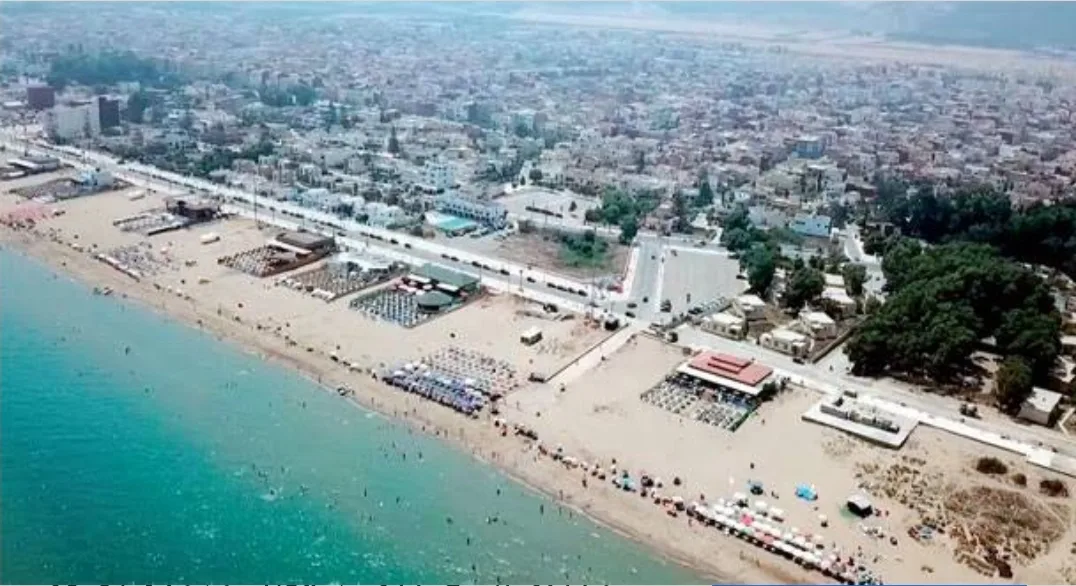 وجدة :      حين يتحوّل حلم شقة على البحر إلى مأساة … اتهامات ثقيلة تلاحق كارتيلات العقار المومني وشريكيه في مشروع السعيدية