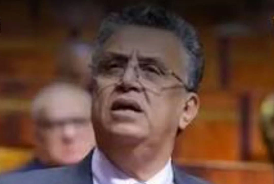 وهبي يقاطع المعارضين تحت قبة البرلمان ويُمرّر قانون المسطرة المدنية وسط جدل وسخط النواب