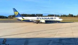 طائرة أوروبية تهبط اضطرارياً لإنقاذ راكب .… وصدمة في إسبانيا بسبب غياب الإسعاف بالمطار مما تسبب في وفاة المسافر