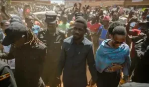 بمروحية عسكرية … اختطاف مرشح الرئاسة في أوغندا بعد الانتخابات في حدث يثير صدمة العالم