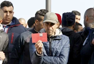 إدانة جزائريون بالسجن بعد إعتدائهم بسكين على سائق طاكسي مغربي