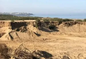 نهب الرمال يعيد دق ناقوس الخطر بالسواحل الممتدة من الحسيمة إلى طنجة