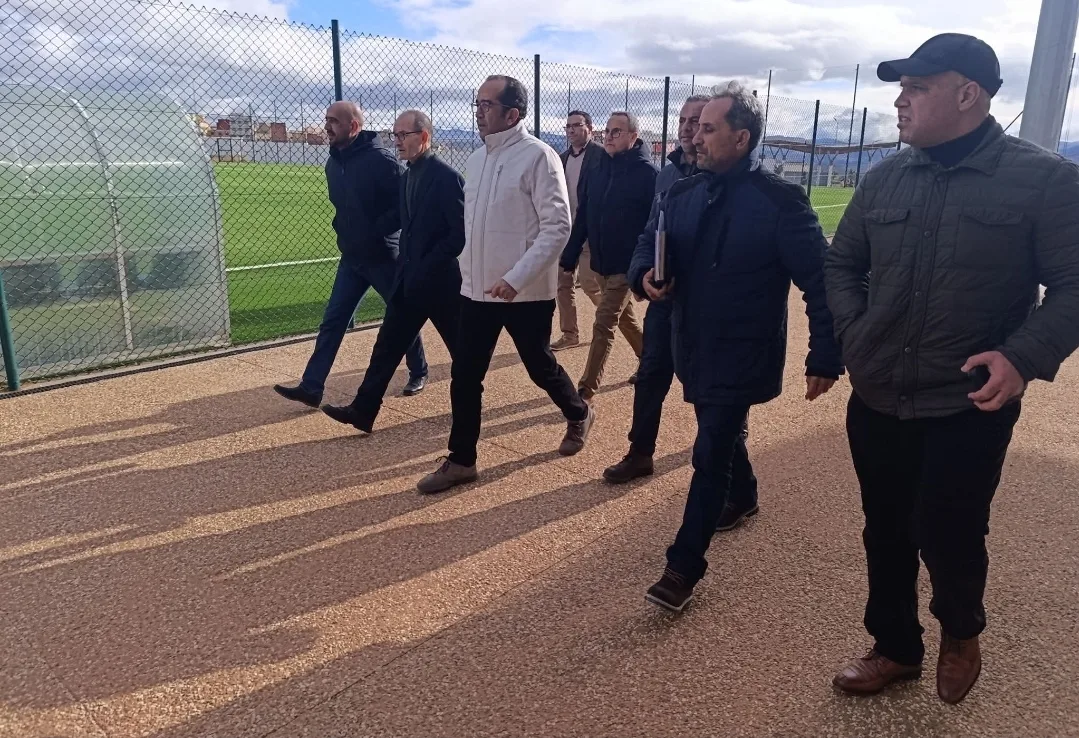 عامل إقليم الحسيمة يتفقد مرافق حيوية بجماعة تارجيست بعد عزل الرئيس الخمليشي