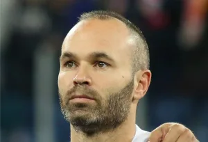 إنييستا على أعتاب الكرة المغربية :     مفاوضات متقدمة للانضمام للمشروع الوطني