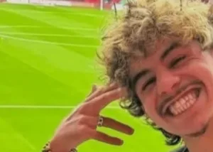 ثلاثة أشهر حبسا فقط للمشجع الجزائري “البوال” الذي تصرّف بسلوك مشين في الرباط