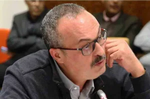 الحسيمة :     حين يُستعمل الفيسبوك لتلميع الوجوه الانتخابية … وبرلماني يصف الناخبين ب “النعاج”