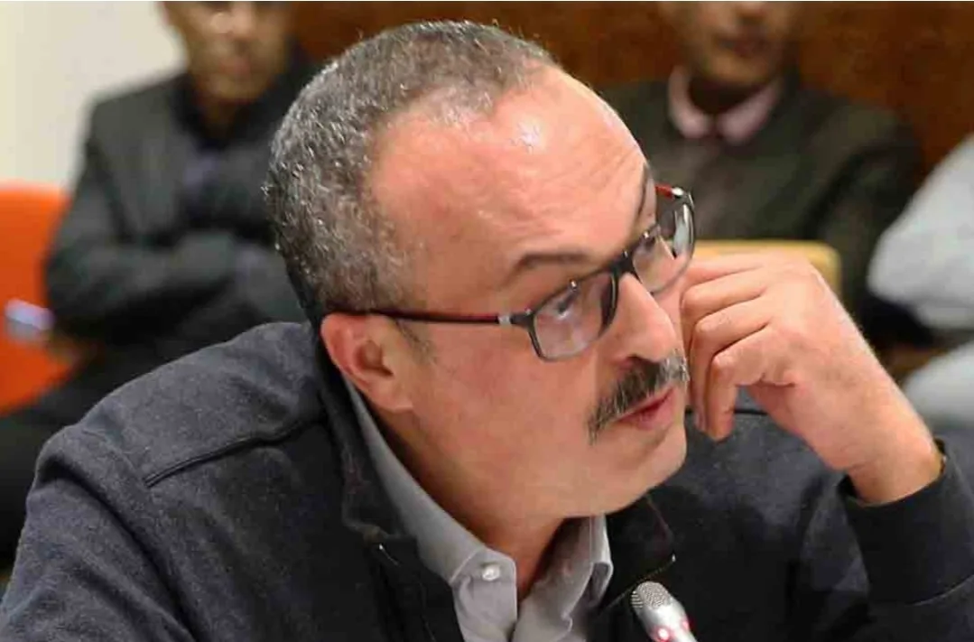 الحسيمة :     حين يُستعمل الفيسبوك لتلميع الوجوه الانتخابية … وبرلماني يصف الناخبين ب “النعاج”