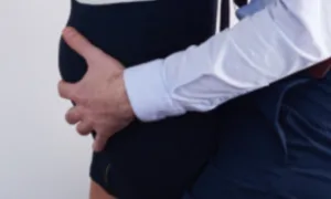 وجدة :    معطيات جديدة في ملف “كارتيل العقار” المومني حول التزوير والنصب العقاري والممارسات الشاذة داخل مكتب موثقة