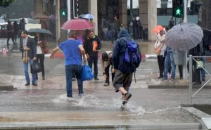 أمطار قوية ورياح في شمال المغرب والريف والواجهة المتوسطية والشرق