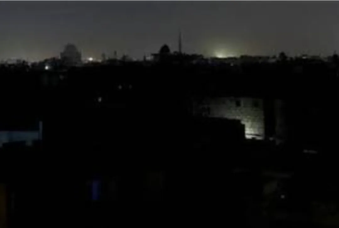 الحسيمة :    إنقطاعات متواصلة للكهرباء بسبب الأمطار والرياح ببعض جماعات الإقليم