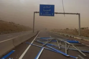 المغرب يحذر من التنقل عبر الطرق في ظل طقس عاصف يهدد الأرواح