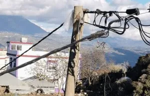 الحسيمة :      أسلاك كهربائية مكشوفة تهدد سلامة المواطنين وسط تساؤلات حول غياب تدخل والشركة الجهوية