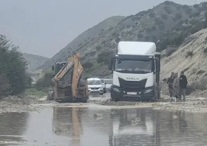 تساقطات قياسية تعزل إفران ومناطق واسعة بجهة فاس