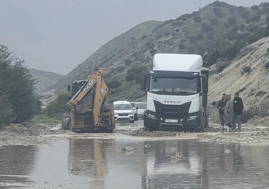 تساقطات قياسية تعزل إفران ومناطق واسعة بجهة فاس