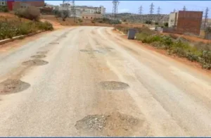 إمزورن تغرق في الحفر … بنية تحتية متدهورة تُفاقم معاناة الساكنة