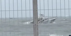 إسبانيا :      فيديو مثير لحوادث بحرية بساحل غرناطة خلال محاولات تهريب المخدرات وسط الأمواج