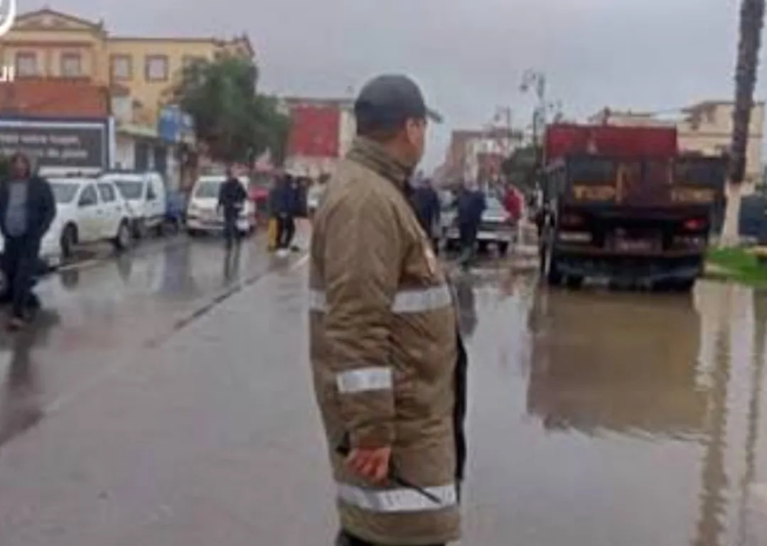 الجهود متواصلة لحماية الأحياء السكنية المهددة بالفيضانات نتيجة ارتفاع منسوب وادي اللوكوس