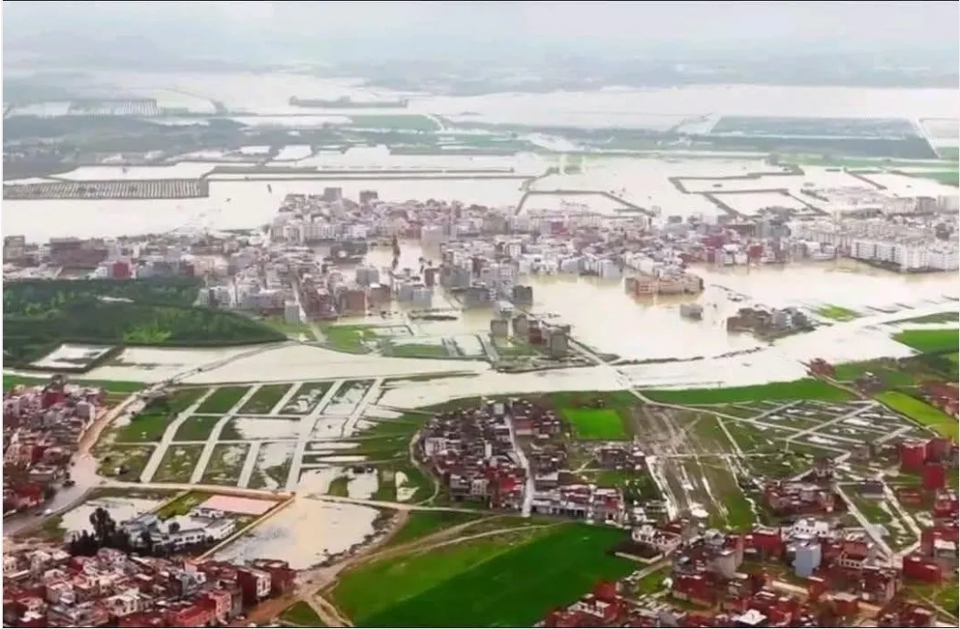 أحياء القصر الكبير تحت الماء .. تعبئة عسكرية ومدنية تنقذ أزيد من 23 ألف شخص من قبضة فيضانات اللوكوس