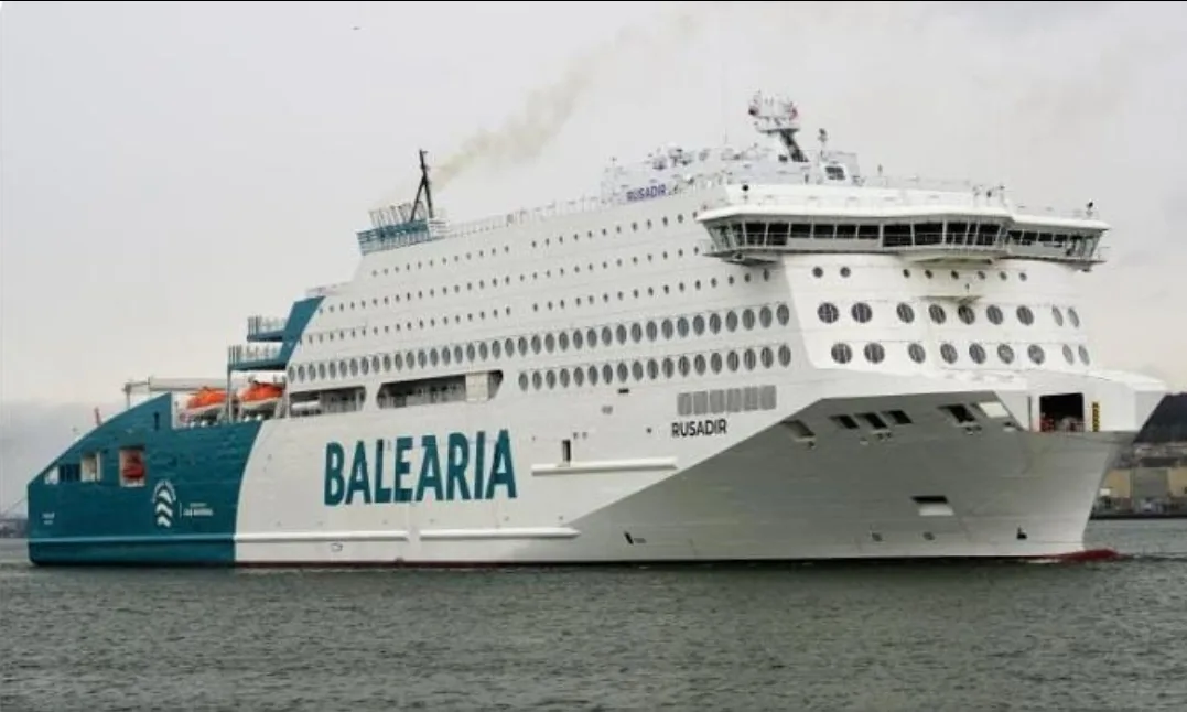 مليلية  :     15 ساعة من الرعب في عرض البحر … عطب وعاصفة يُجبران سفينة على متنها 400 مسافر  على العودة إلى المدينة المحتلة