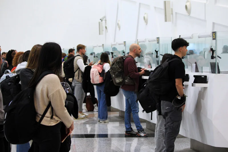 بين انتعاش الخدمات واتساع العجز التجاري.. الاقتصاد المغربي في مفترق التوازن الصعب