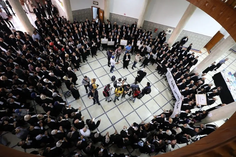 محامو المغرب يصعّدون ضد مشروع قانون المهنة والحكومة تمضي نحو المصادقة