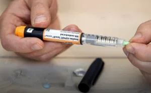 هولندا: إعتقال ممرضة بشبهة محاولة قتل مسنين بحقن “الأنسولين” داخل دار للرعاية