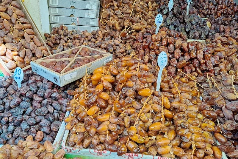 قيود استيراد التمور تشعل توتراً تجارياً بين الرباط وتونس قبيل رمضان