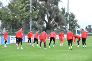 أمرابط يغيب عن الأنظار في آخر تدريب قبل مواجهة تنزانيا