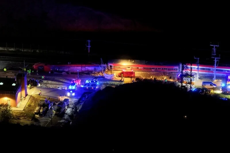 ارتفاع حصيلة تصادم القطارين في إسبانيا