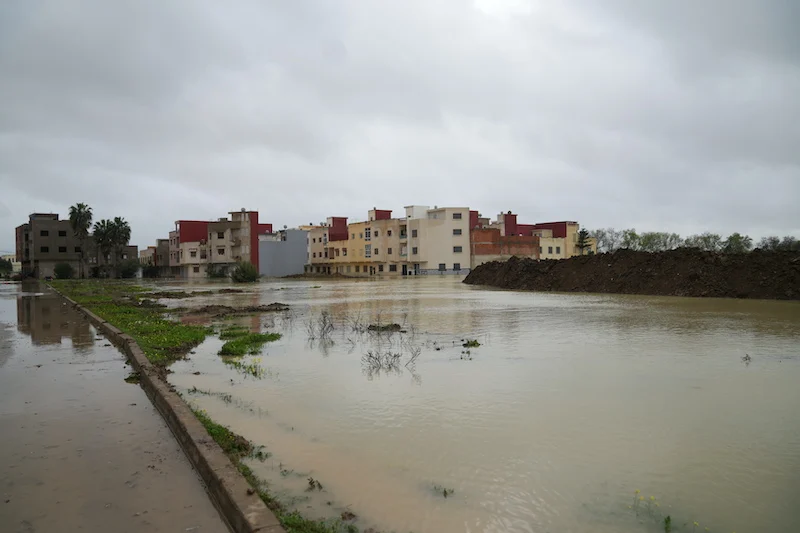 القصر الكبير تحت ضغط الأمطار.. مطالب برلمانية بإعلانها منطقة منكوبة وتسريع إغاثة المتضررين