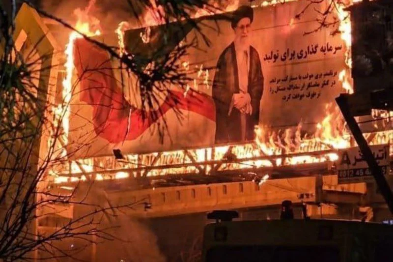 إيران على صفيح ساخن: احتجاجات تتوسع والسلطة تواجه أزمة شرعية غير مسبوقة