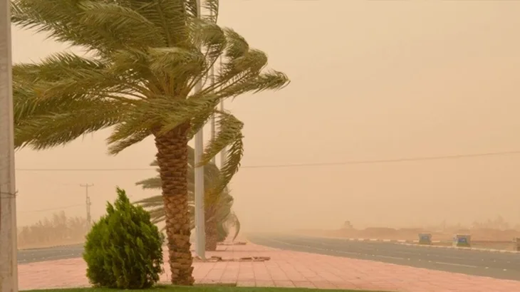 نشرة إنذارية :       أمطار قوية جدا بالشمال والغرب ورياح أقوى بالجهة الشرقية للمملكة