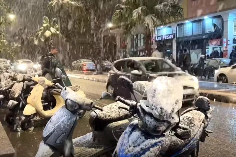 ثلوج نادرة تكسو وجدة وتنعش آمال الفلاحين شرق المملكة