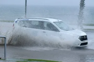 نشرة إنذارية تحذّر من ثلوج وأمطار قوية وبرودة قاسية بعدد من مناطق المغرب