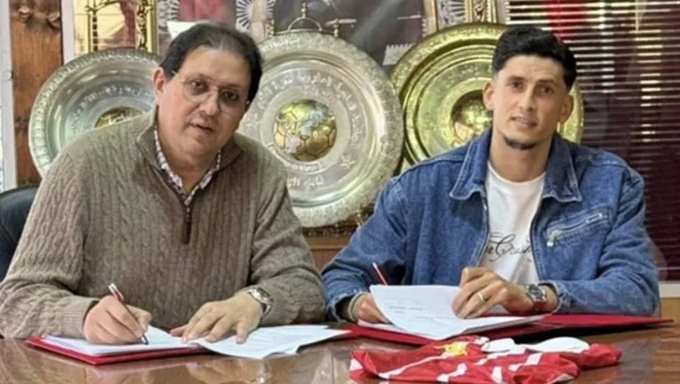 صفقة جديدة للوداد.. هشام آيت منة يخطف مدافع الزمالك صلاح مصدق