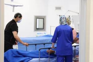 تأخر تحيين أوضاع مهنيي الصحة يفاقم الاحتقان ويهدد الاستقرار داخل المرافق الصحية