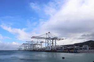 الاضطرابات الجوية تشل حركة الملاحة بين موانئ المغرب وإسبانيا وعلو الأمواج يتجاوز 6 أمتار