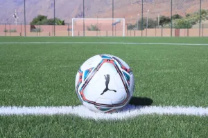 صراع القمة والإفلات من القاع يشعلان الجولة الـ12 من البطولة الوطنية “إنوي” للقسم الثاني