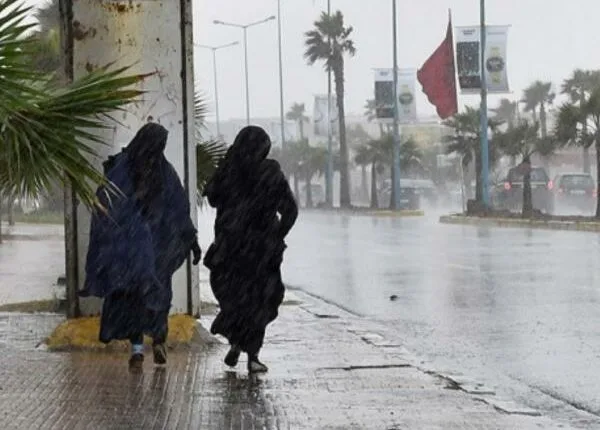 نشرة إنذارية حمراء: أمطار غزيرة وثلوج ورياح قوية تضرب عدداً من مناطق المغرب