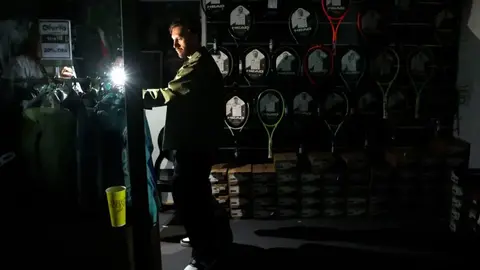 البرتغال :     رياح قوية وأمطار غزيرة تتسبب في انقطاع كلي للكهرباء