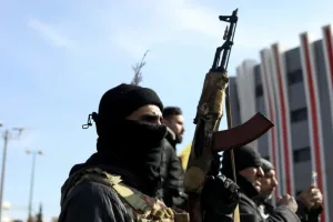 القامشلي تحت الإغلاق الكامل تمهيدا لدخول القوات الحكومية بعد اتفاق دمج ينهي أسابيع التوتر