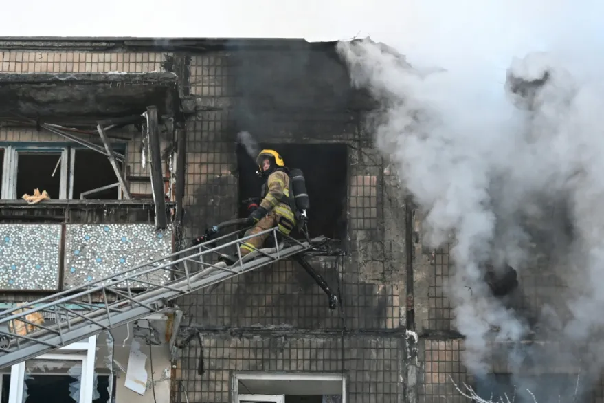 أبوظبي تجمع موسكو وكييف وواشنطن على طاولة التفاوض بينما القصف الروسي يفاقم أزمة الطاقة في أوكرانيا