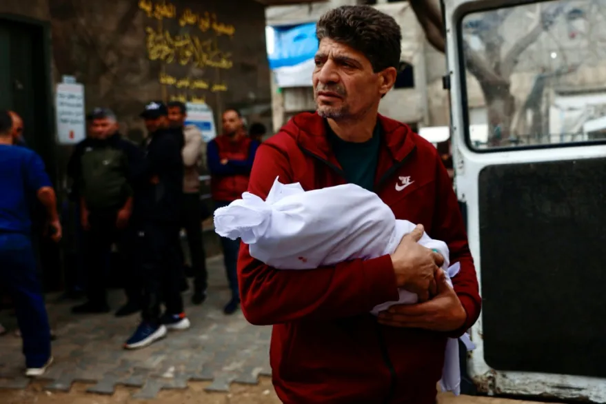 غزة تحت النار مجدداً: قتلى مدنيون بينهم أطفال وغارات متواصلة رغم اتفاق التهدئة