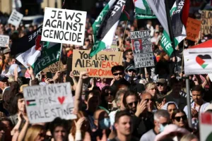 هرتسوغ من أستراليا: معاداة السامية مقلقة والاحتجاجات تلاحق زيارته