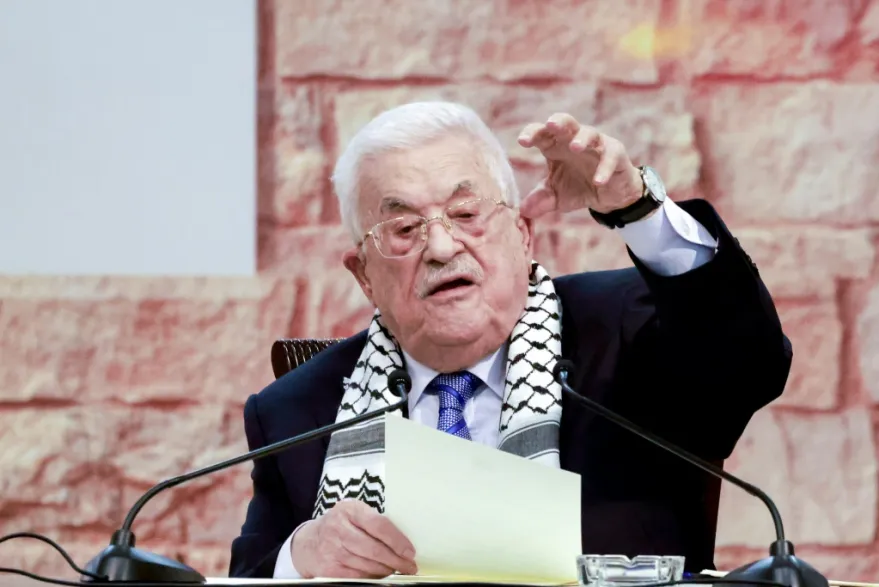 عباس يطالب برفع عراقيل المرحلة الثانية من هدنة غزة ويحذر من تقويض مسارها