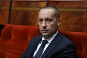 التنقيط إداري يثير الجدل بمستشفى ابن سينا بين اتهامات بالانتقام ونفي رسمي يستند إلى المردودية